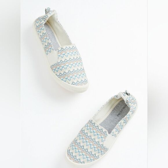 Maurices Nwt Laura Twin Gore Striped Slip On Sneakers - Picture 1 of 9